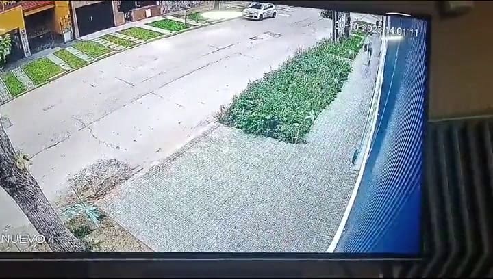 Santa Fe: motochorros les apuntaron a dos jugadoras adolescentes de vóley y les robaron en la puerta de un club