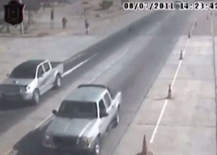 María Cash junto al camionero