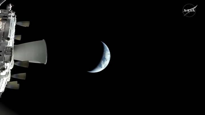 Las impactantes imágenes de la Tierra en fase creciente capturadas por la tripulación de Artemis II