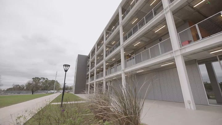 hotel barrio olimpico.mp4