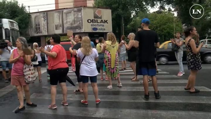 Así reclamaban los vecinos frente a Edesur por los cortes de luz