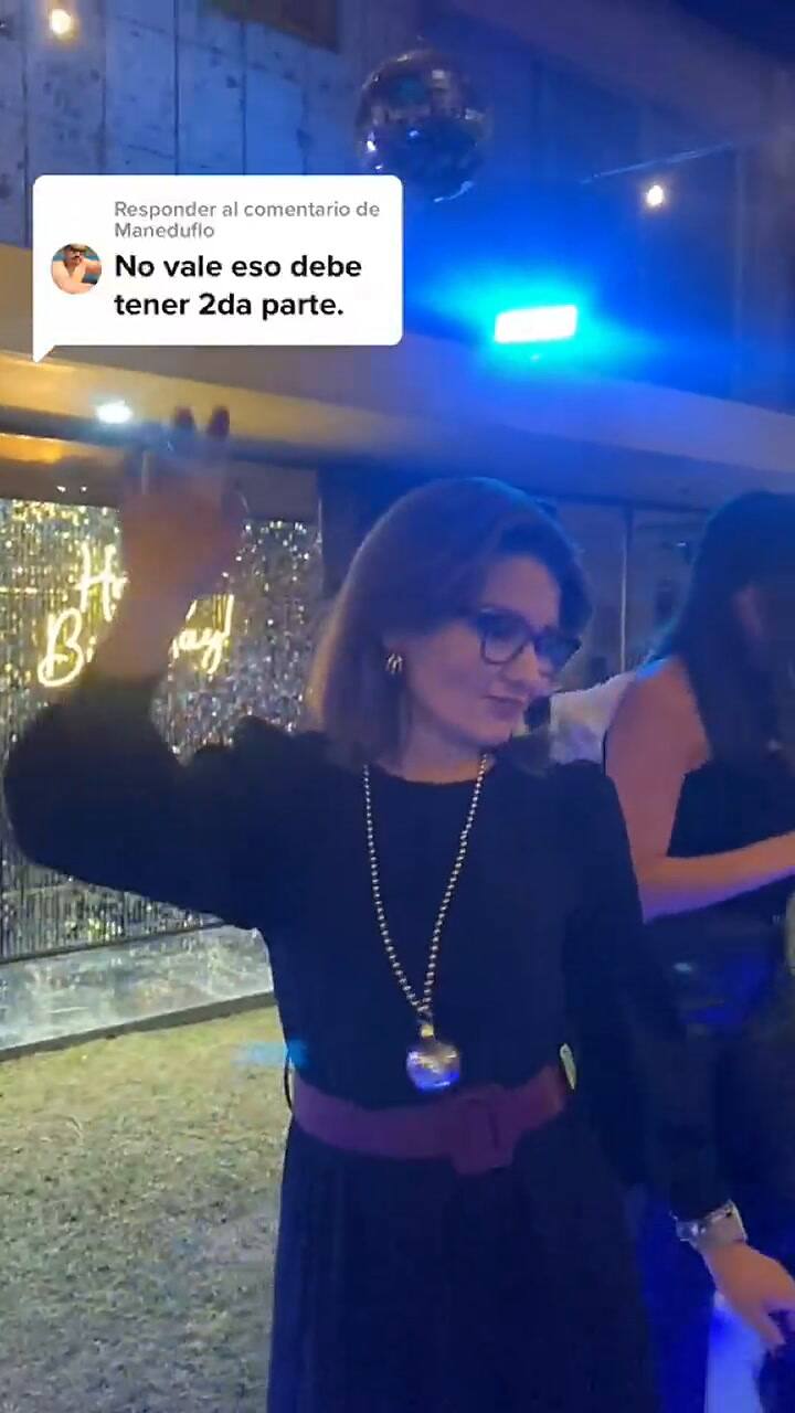 La mamá de María sorprendió a todos cuando semostró que puede adaptarse a las fiestas