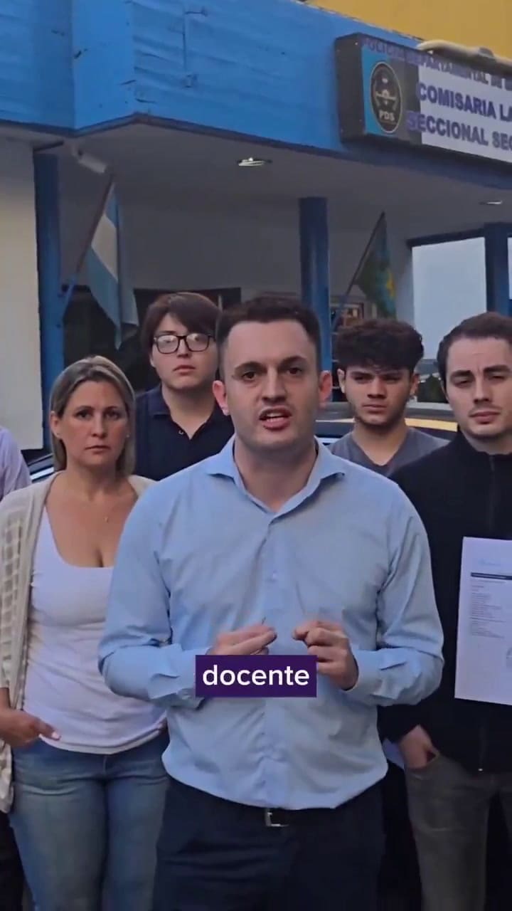 Un grupo libertario de estudiantes acusó golpes de un profesor