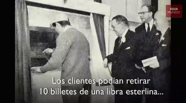 La curiosa historia de cómo nació el cajero automático - Fuente: BBC
