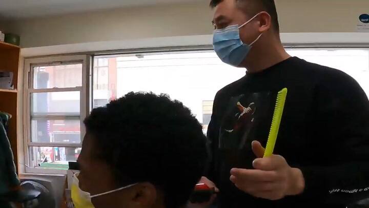 El políglota de YouTube: habla 20 idiomas y lo practica con extranjeros de Nueva York