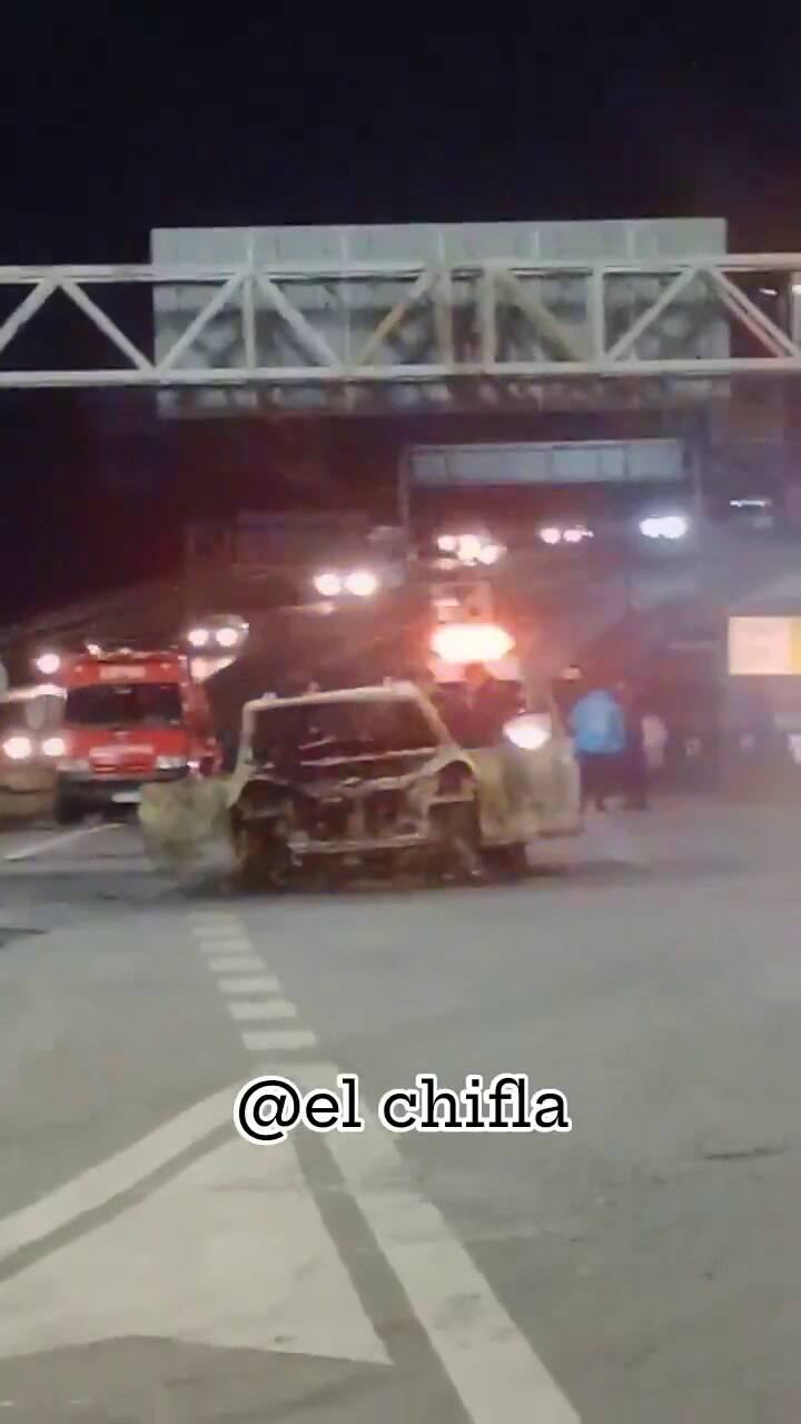 Un Porshe se incendió en la General Paz y la conductora sufrió quemaduras