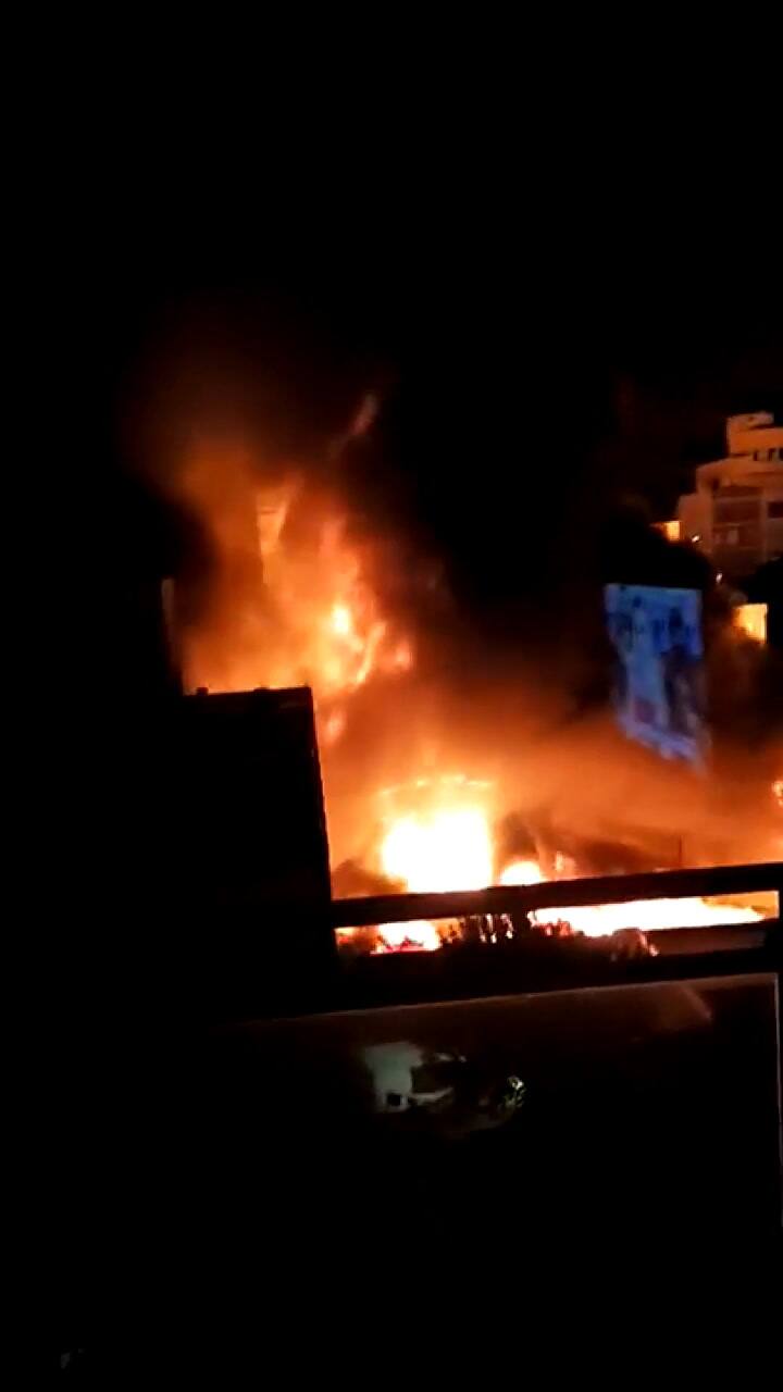 Gran incendio en un mayorista de productos de limpieza en Mar del Plata