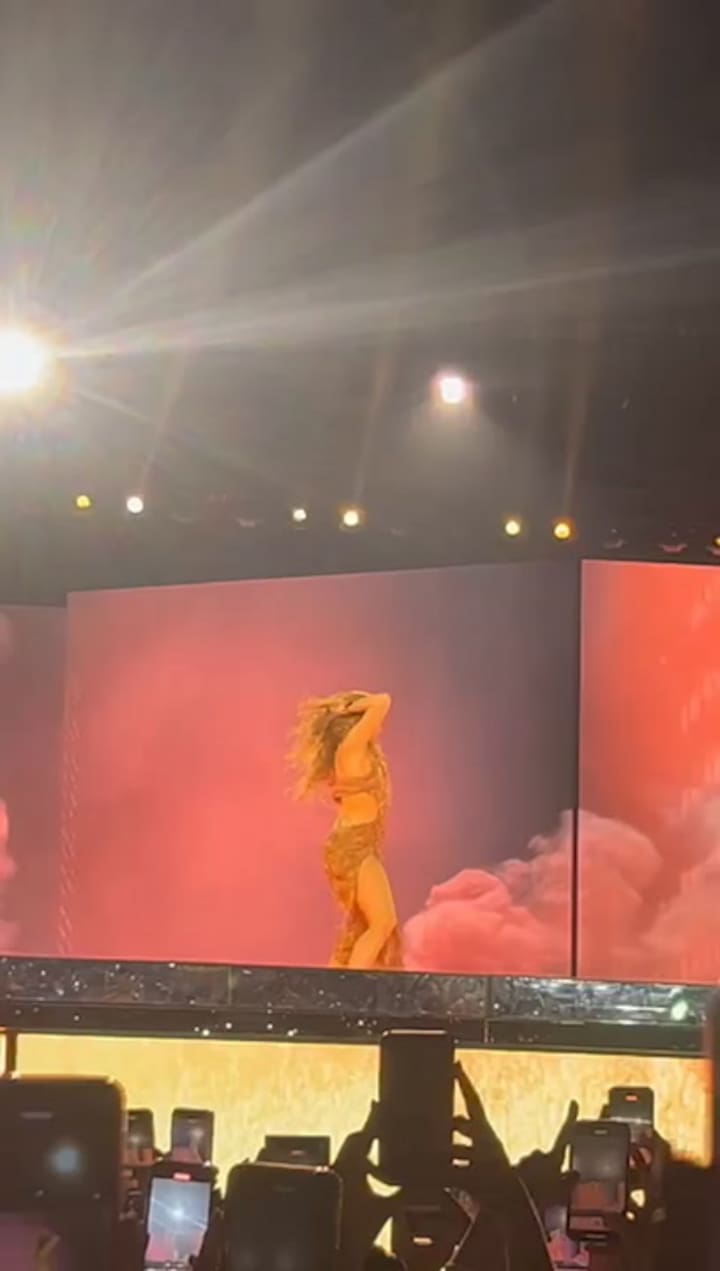Shakira dio el primero de sus tres shows en Vélez