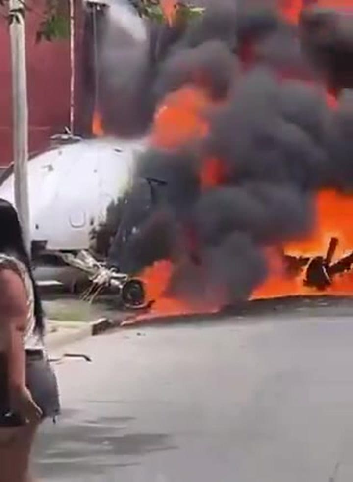 El incendio que provocó el avión que se estrelló en el Aeropuerto de San Fernando
