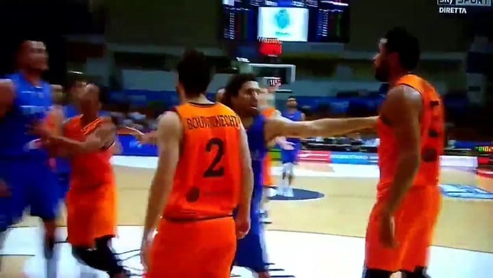 El jugador de la NBA que se fracturó la mano por pegar una piña en un amistoso y se perderá el Eurob