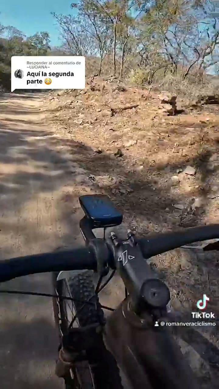 El segundo video sobre el ciclista que sufrió una picadura de abeja en la lengua