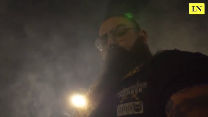 Los “hombres rudos” que recorren las calles porteñas repartiendo comida y ropa