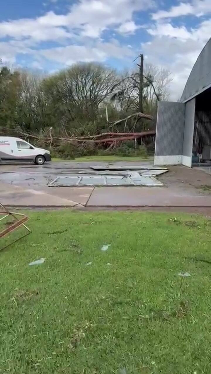 Destrozos en el aeroclub de 9 de Julio