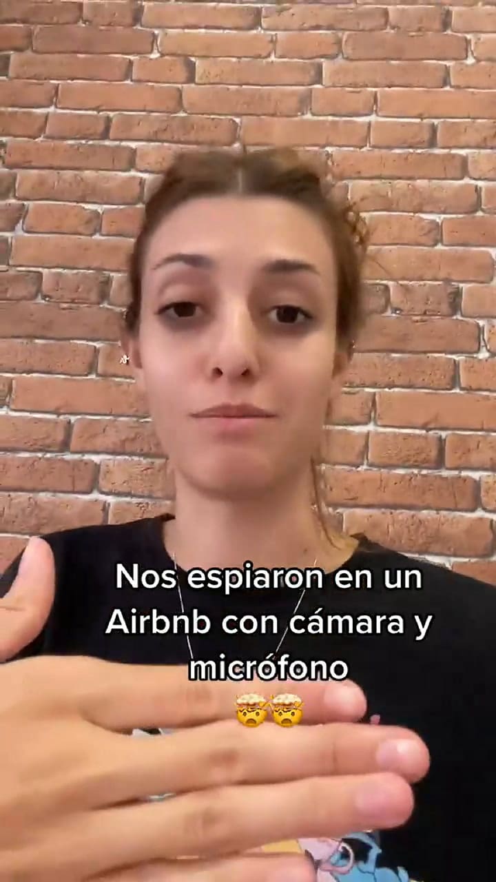 Reveló el momento en el que se dio cuenta que la espiaban en un departamento