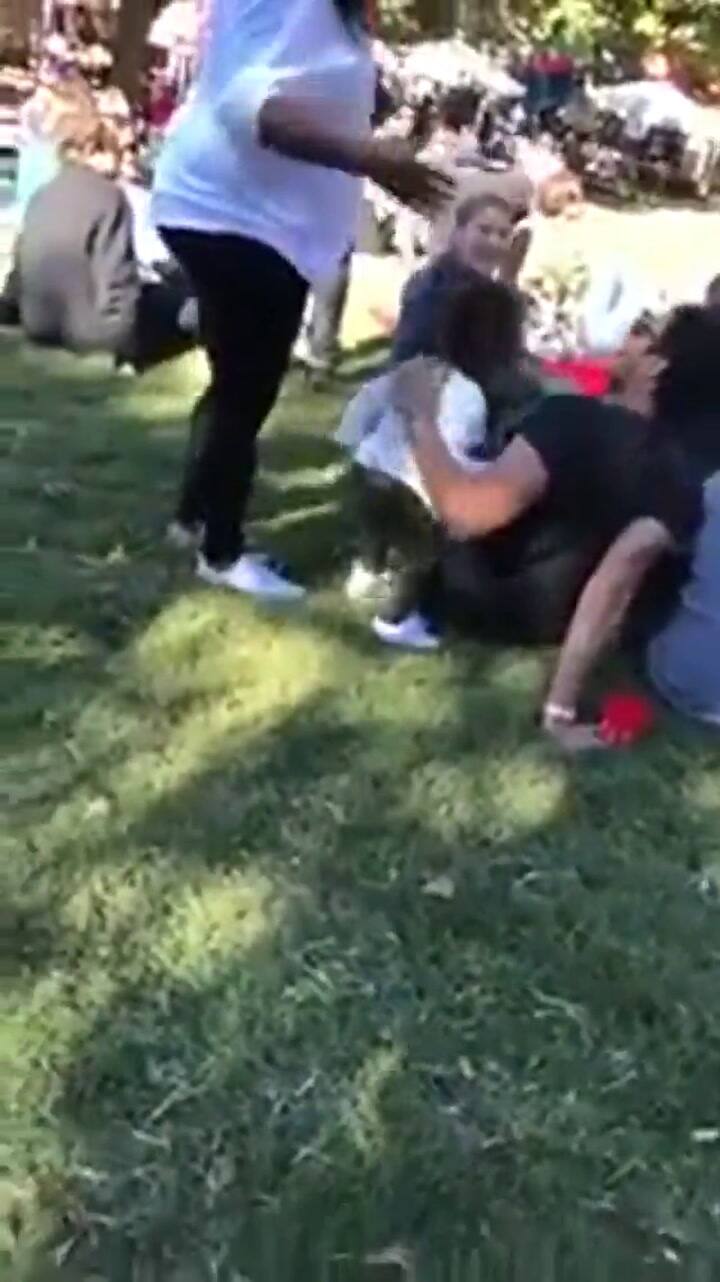 Un niño se iba del parque y despidió a todos con un abrazo - Fuente: Twitter