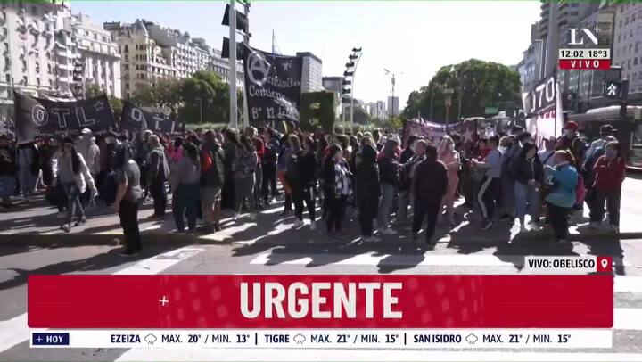 Corte de organizaciones sociales en Av. 9 de Julio