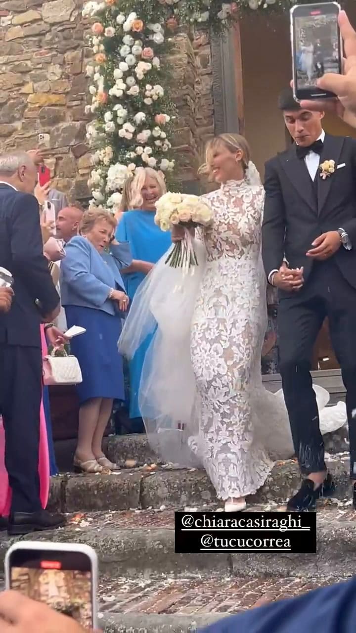 Joaquín Correa y Chiara Casiraghi saliendo de la iglesia