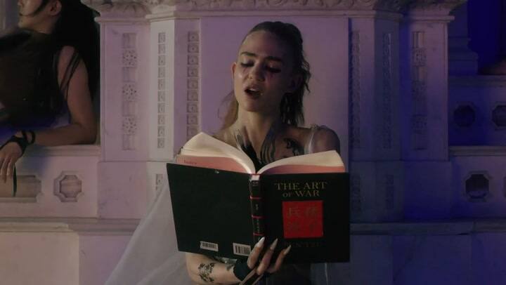 Grimes & i_o - Violence. Fuente: Youtube