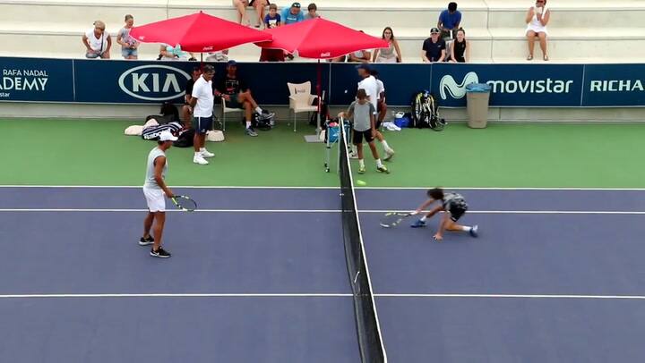 Mirá a Nadal jugando con su primo en la Rafa Nadal Academy