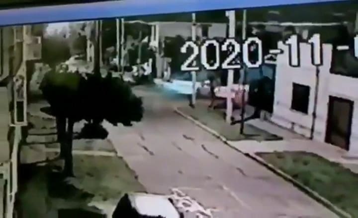 El fuerte choque que protagonizó el futbolista Fernando Tobio - Fuente: Twitter