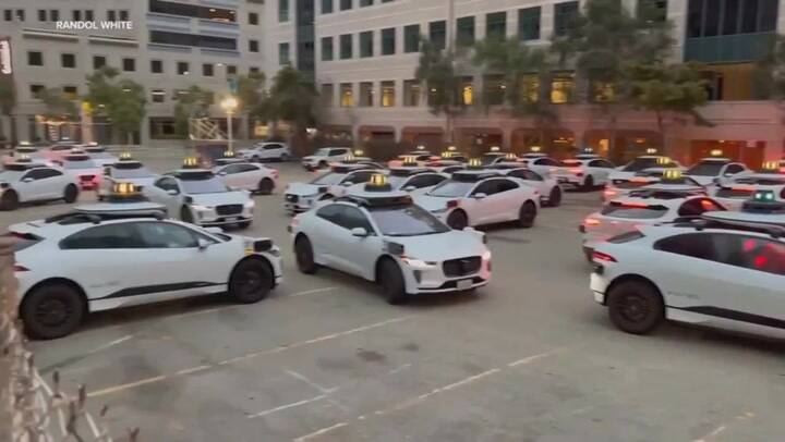 Robotaxis de Waymo a los bocinazos