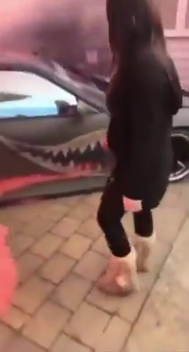 Anunció que tendría una niña y casi prende fuego su casa