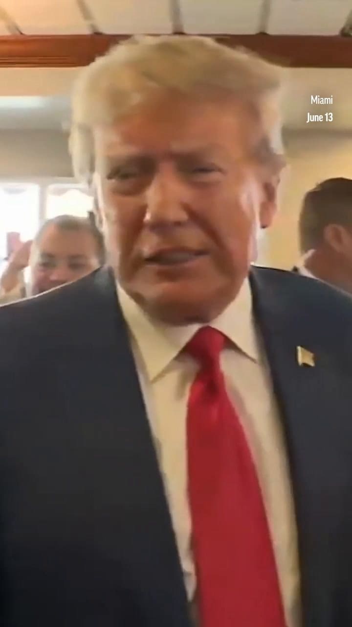 Le cantaron cumpleaños a Donald Trump en un café en Little Havana