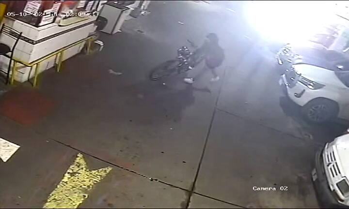 Asi escapaban los delincuentes que robaron en un garaje a la vuelta del Congreso