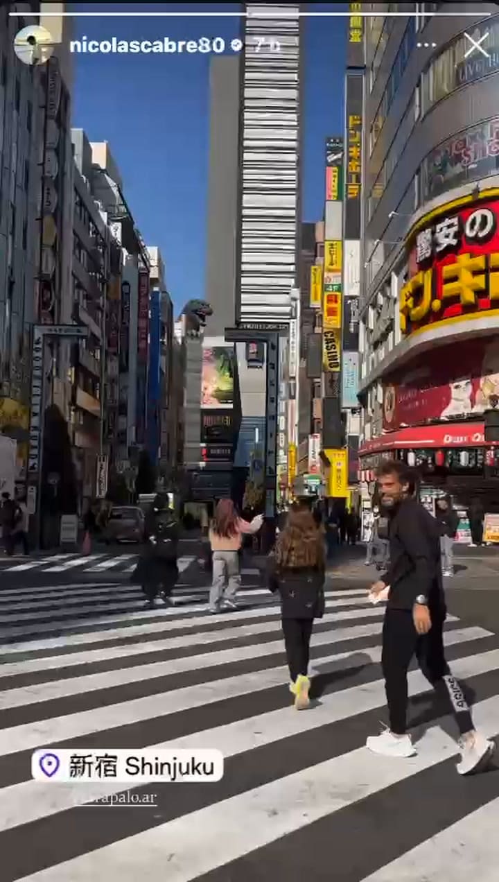 Nicolás Cabré viajó a Tokio con su hija