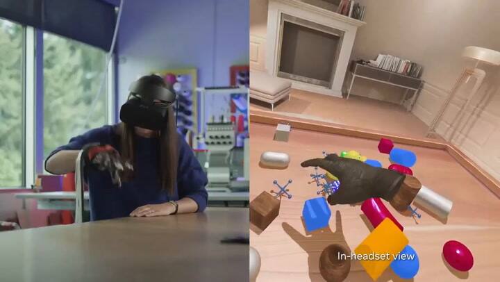 Meta mostró un prototipo de un guante para interactuar con un mundo virtual