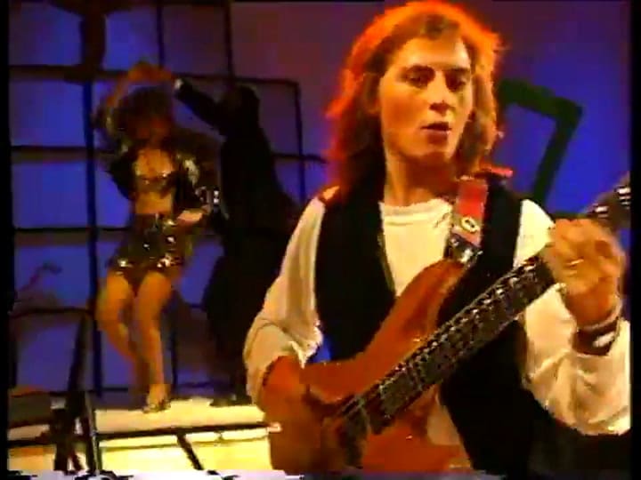 Pancho y la Sonora Colorada | Cachete pechito y ombligo - Fuente: Youtube