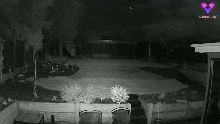 El increíble vídeo que muestra cómo es la caída de un meteorito en la tierra