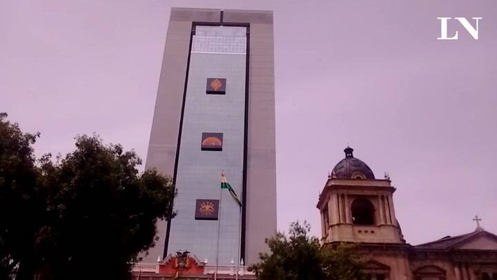 La Paz, una capital paralizada en medio de barricadas que custodian la sede de gobierno