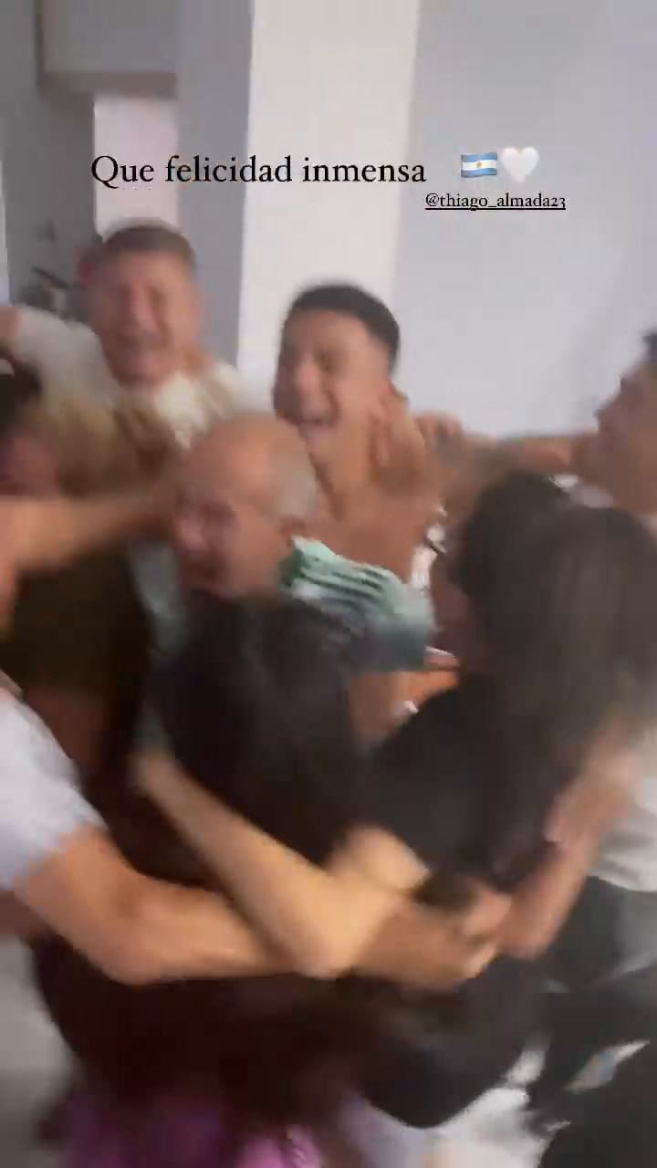 El festejo de la familia de Thiago Almada al enterarse de la citación al Mundial