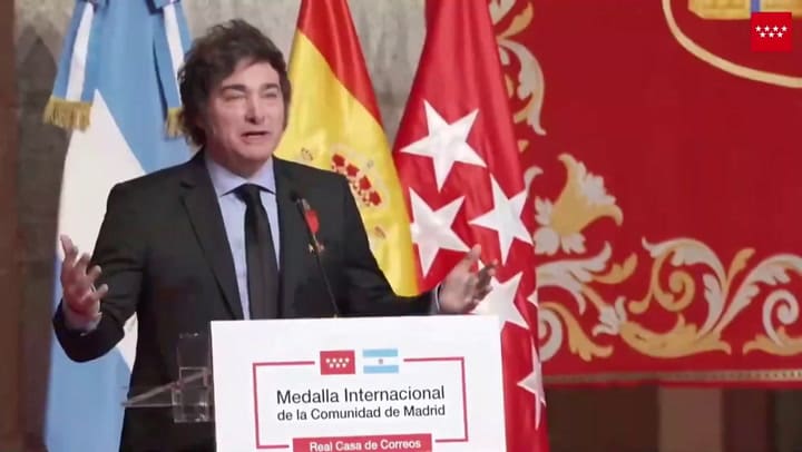 El nuevo ataque de Milei a Sánchez, delante de Díaz Ayuso