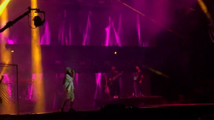 Cazzu con Eli Suárez en el Cosquín Rock 2020