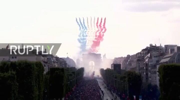 Así llegó la selección de Francia a París en medio de los festejos por el Mundial - Fuente: Ruptly