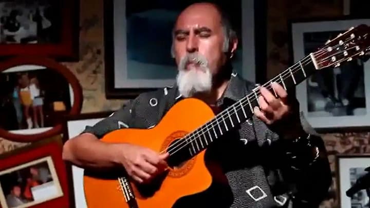 Juanjo Dominguez interpreta el Himno Nacional Argentino - Fuente: YouTube