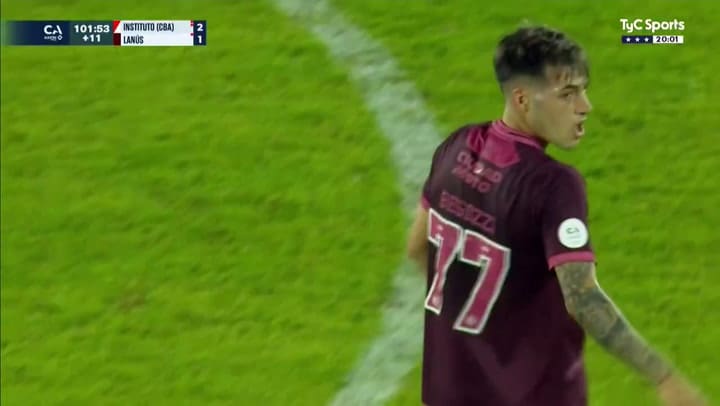 Un jugador de Lanús fue expulsado tras dar una fuerte patada