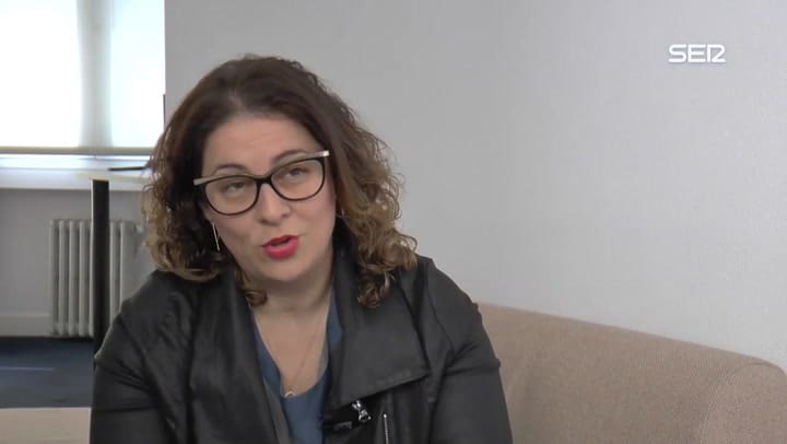 La psicóloga Elena Daprá explicó por qué cuesta dejarse las canas