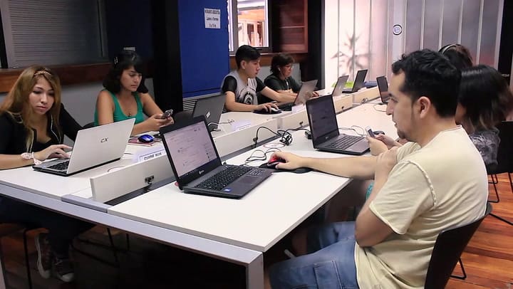 Arbusta, la empresa conecta a jóvenes desempleados con firmas del sector tecnológico