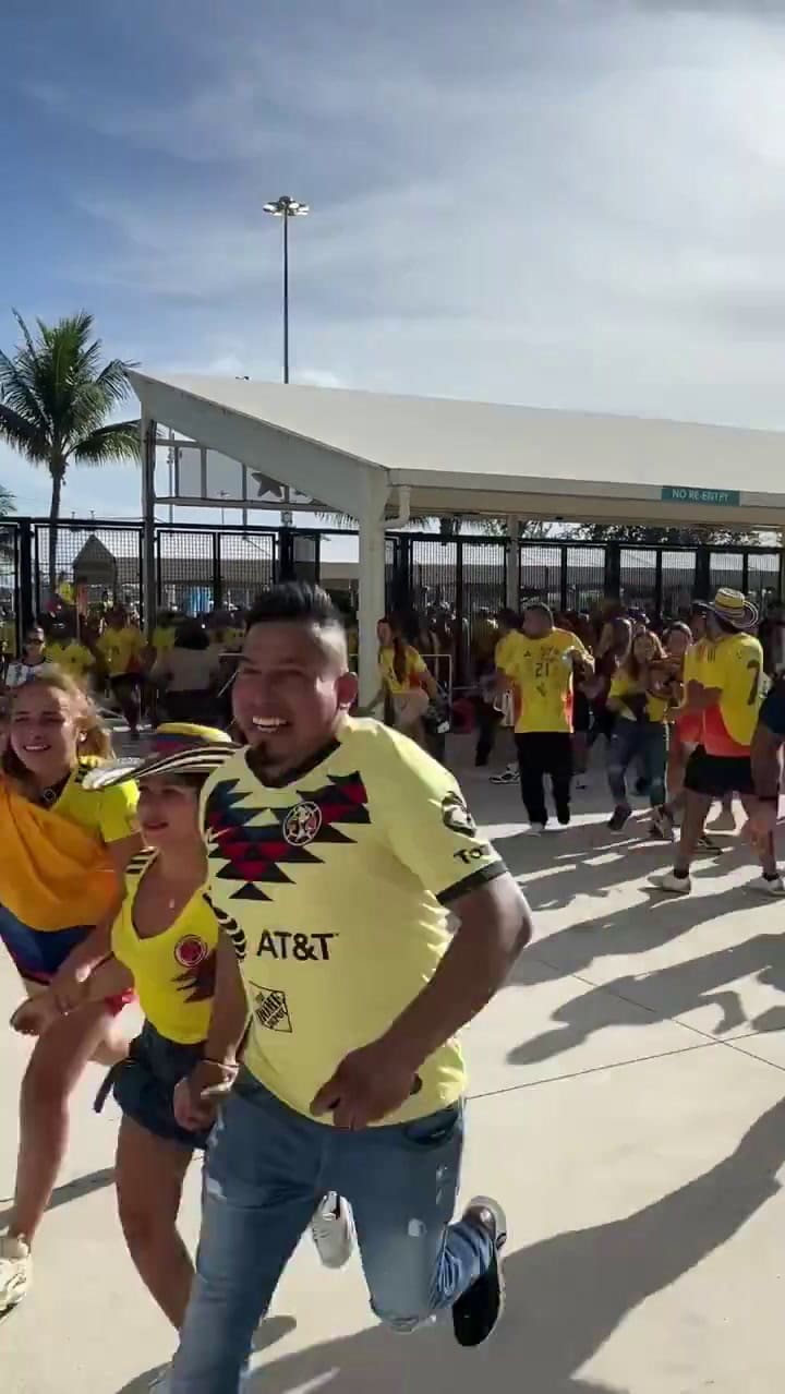 Tensión en Miami: incidentes y corridas afuera del estadio por hinchas colombianos que quisieron colarse 6