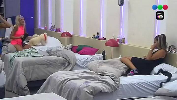 Julieta le pide a Daniela que se aleje de Agustín