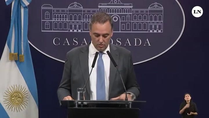 El vocero Manuel Adorni brindó una conferencia de prensa tras el escándalo cripto de Milei