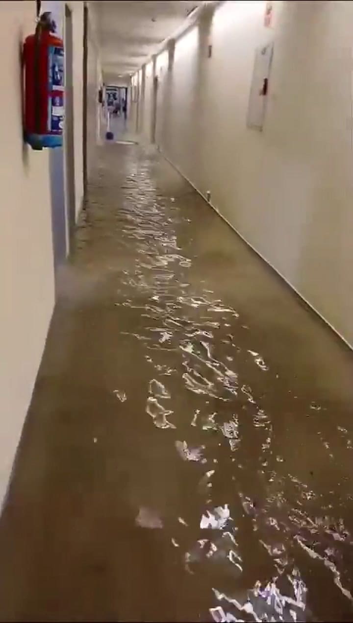 Calles totalmente inundadas en áreas centrales de Málaga, España