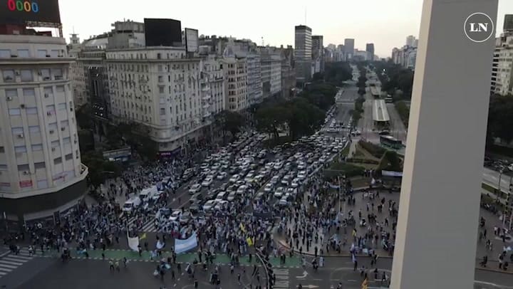 DRONE: Otra protesta contra el Gobierno en el Obelisco porteño
