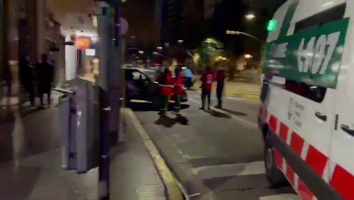 Violento choque en Córdoba y Callao entre un auto y un taxi: investigan si el rodado particular circulaba a contramano