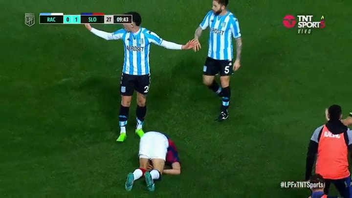 Por esta agresión, Fernando Espinoza le mostró la roja directa a Tomás Chancalay