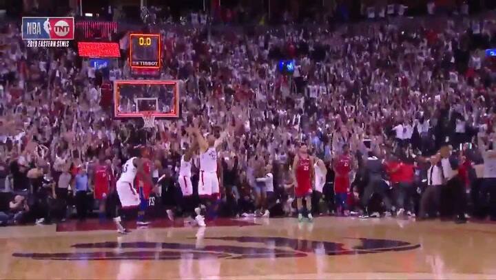 Otra toma del tiro increíble - Fuente: TNT NBA