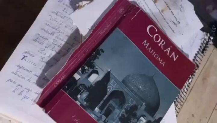 El libro del Corán y una navaja entre las cosas incautadas en el allanamiento